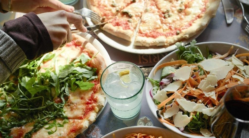 Italie : Deux Françaises font un « resto basket », la patronne de la pizzeria les retrouve grâce à Facebook