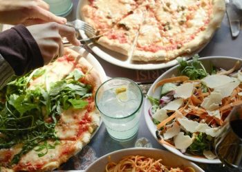 Italie : Deux Françaises font un « resto basket », la patronne de la pizzeria les retrouve grâce à Facebook