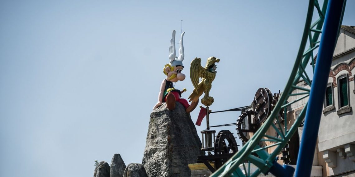 Au Parc Astérix, cinq jeunes interpellés pour des saluts nazis à bord des attractions