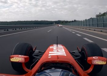 Les policiers tchèques toujours à la recherche du « fantôme de la D4 », qui pilote une Formule 2 Ferrari sur l’autoroute