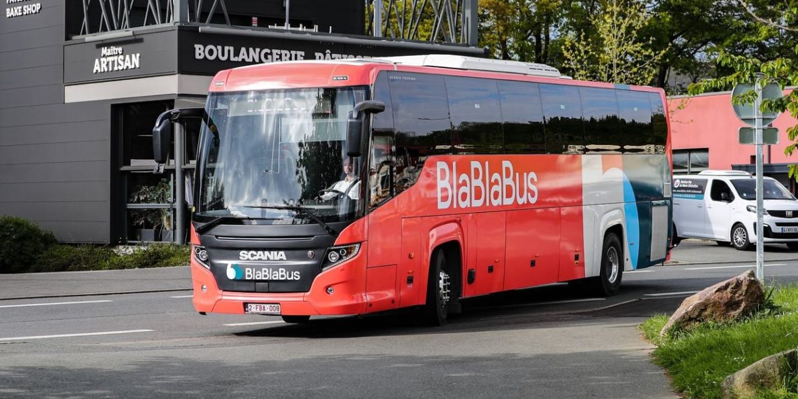 Le Blablabus arrive à Paris avec 5 heures de retard après l’éclatement d’un pneu, les passagers ne seront pas remboursés