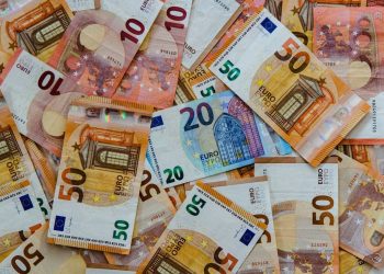 Il vole 220.000 euros à une femme en lui faisant croire qu’il peut multiplier les billets de banque