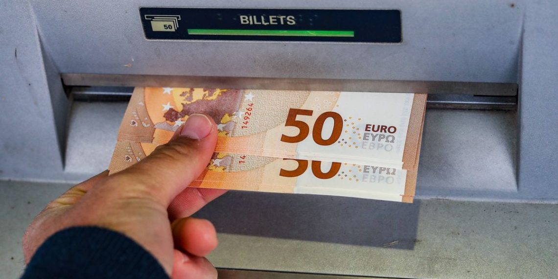 Doubs : Elle est suspectée d’avoir retiré plus de 170.000 euros du compte bancaire de son fils