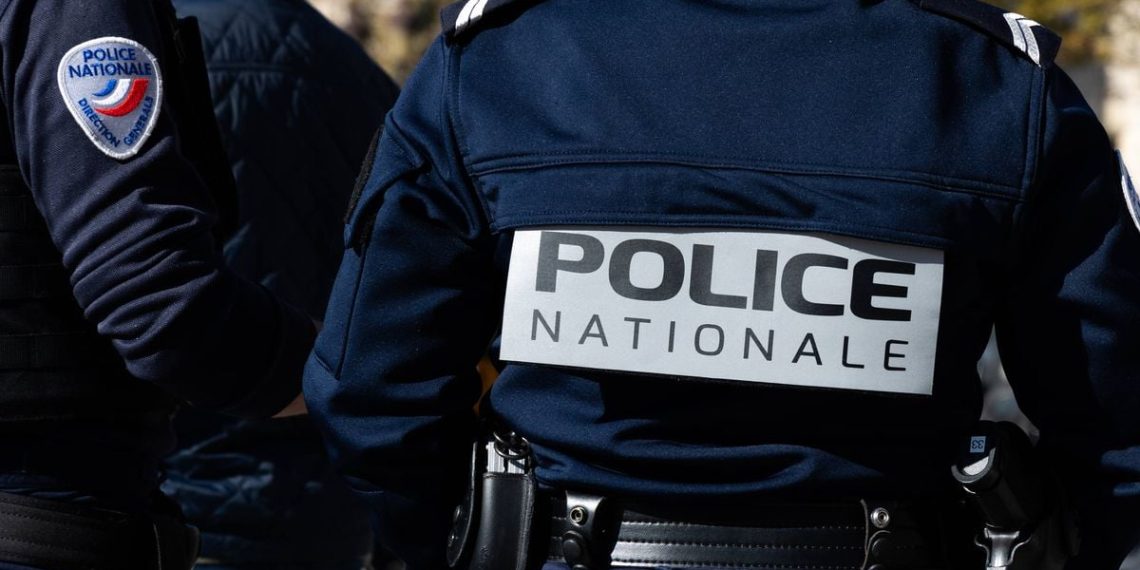 Paris : Une femme laisse ses clefs dans sa boîte aux lettres et se fait voler un million d’euros de bijoux