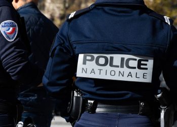Paris : Une femme laisse ses clefs dans sa boîte aux lettres et se fait voler un million d’euros de bijoux