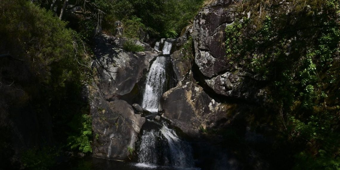 États-Unis : Un alpiniste survit deux jours coincé derrière une chute d’eau