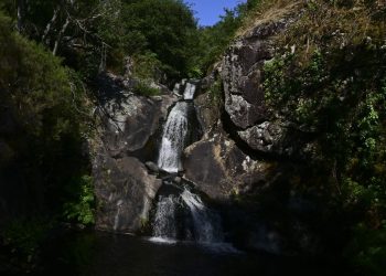 États-Unis : Un alpiniste survit deux jours coincé derrière une chute d’eau