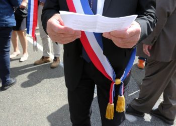 Maire agressé en Isère : Un « long rétablissement » pour Gilles Dussault, dont un poumon a été transpercé