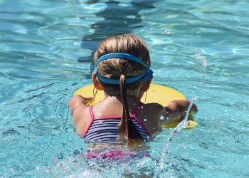 Etats-Unis : Des jumelles de 9 ans sauvent une fillette en train de se noyer dans une piscine