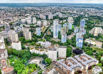 Nanterre : Un homme frappe au cutter sa compagne à la gorge après une demande en mariage refusée