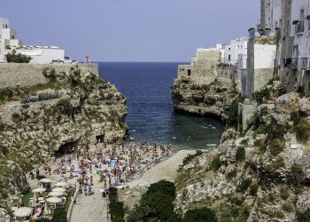 Italie : En vacances avec ses amis, un jeune de 22 ans se tue en plongeant d’une falaise