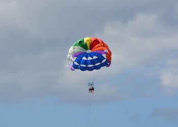 Tunisie : Une touriste dit avoir été agressée sexuellement lors d’un vol en parachute ascensionnel