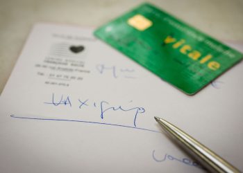 Prison ferme pour le faussaire qui fabriquait des ordonnances et des diplômes avec l’IA