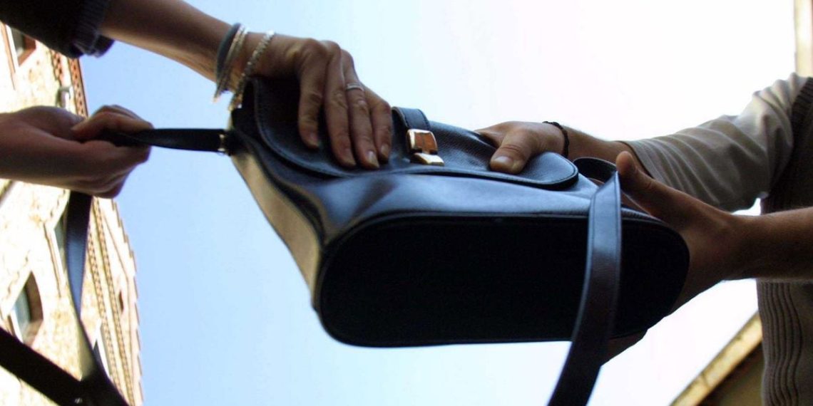 Mulhouse : Une octogénaire fracassée pour son sac, une autre retraitée violentée, un homme activement recherché