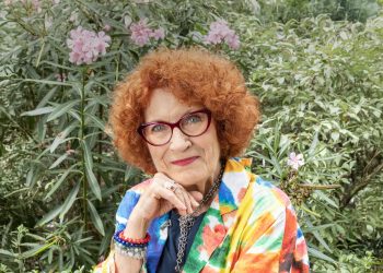 Cinéma, théâtre et engagement : Andréa Ferréol, femme-orchestre en quête d’émerveillement