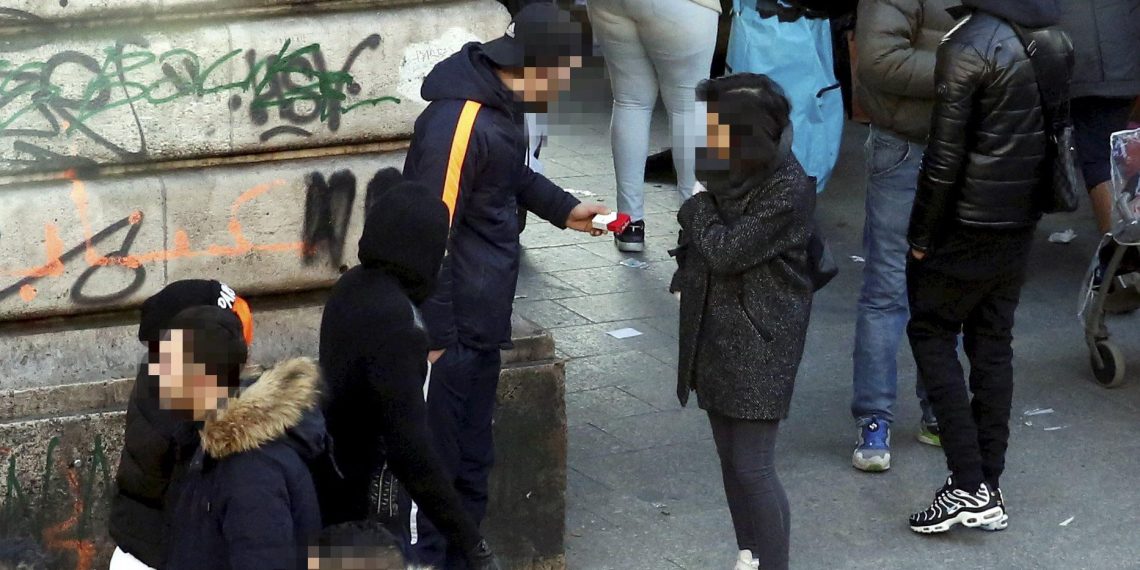 Paris : une mafia afghane du tabac de contrebande démantelée
