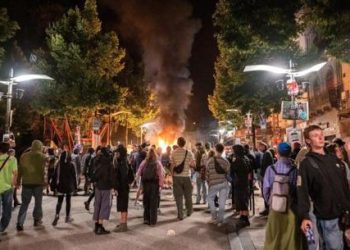 Aurillac : 300 black blocs sèment le chaos au festival de théâtre de rue