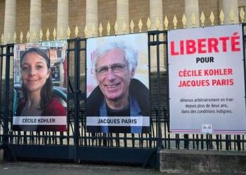 Vandalisme devant l’Assemblée : l’affiche pour les otages français en Iran déchirée