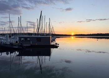 Lodges flottants et croisières de luxe : le nouveau visage du tourisme sur l’eau