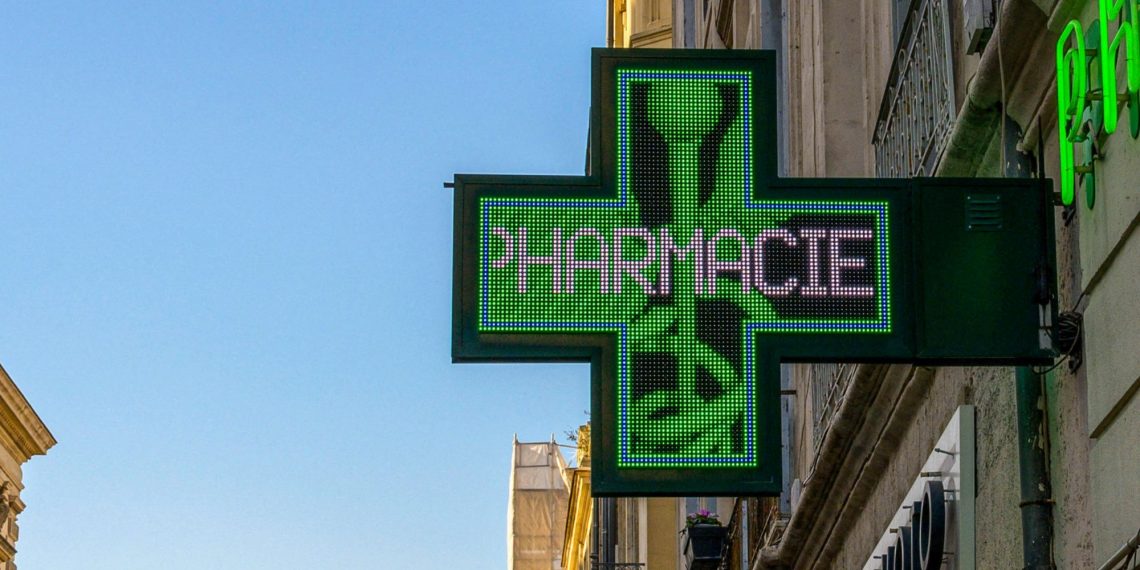 «Le coup de grâce !» : après la parution d’un décret, les pharmaciens français craignent pour leur avenir