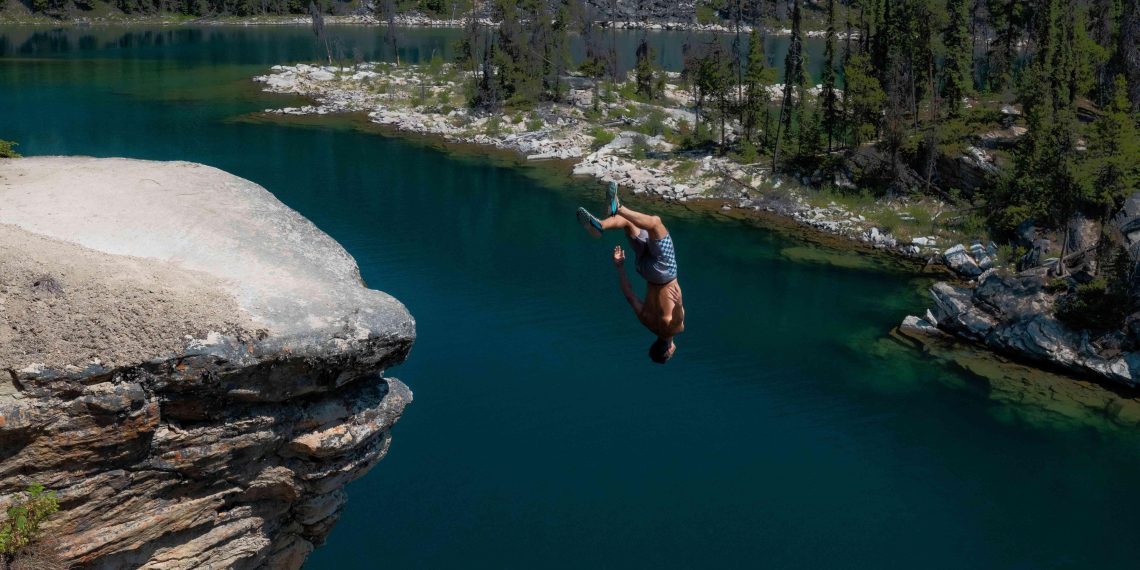 Sports extrêmes : un Français vise le record du monde du saut de falaise