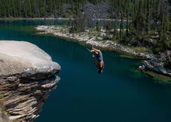 Sports extrêmes : un Français vise le record du monde du saut de falaise