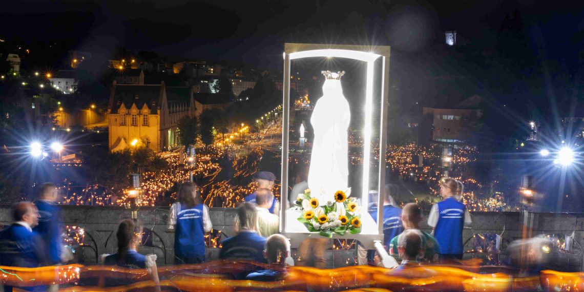 «Chacun vient ici pour nourrir sa quête spirituelle» : Lourdes accueille son 152e pèlerinage national de l’Assomption