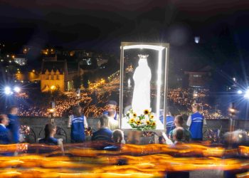 «Chacun vient ici pour nourrir sa quête spirituelle» : Lourdes accueille son 152e pèlerinage national de l’Assomption
