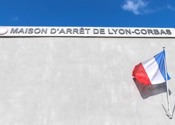 Gaz hilarant, téléphone et boissons : une fête d’anniversaire à la prison de Lyon-Corbas soulève un tollé