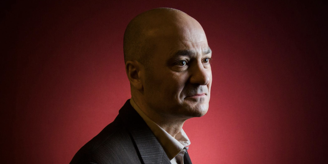 «Les passagers de la cathédrale» : Valère Staraselski signe un récit puissant sur la foi retrouvée