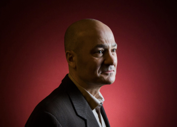 «Les passagers de la cathédrale» : Valère Staraselski signe un récit puissant sur la foi retrouvée