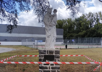 Loire-Atlantique : une statue de la Vierge recouverte de tags et de croix gammées