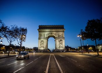 Champs-Élysées : des dizaines d’individus conduisent des buggys et des quads sous protoxyde d’azote, aucune interpellation