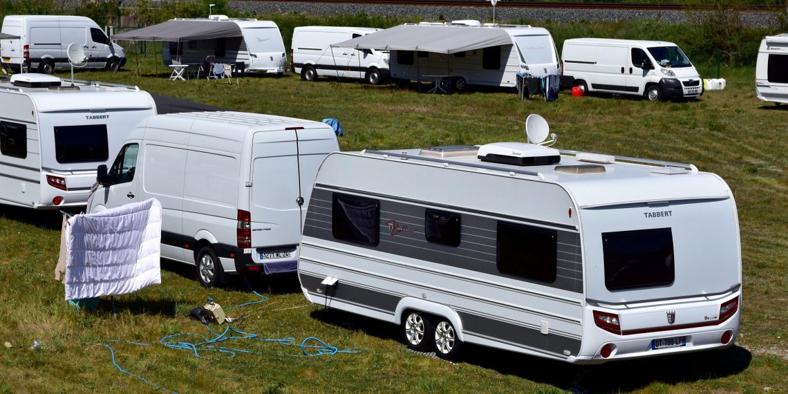 Haute-Garonne : un campement géant de gens du voyage prive une guinguette d’électricité
