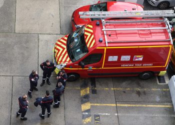 «Des violences intolérables» : à Grigny, un camion de pompiers transportant une victime essuie des jets de pierre