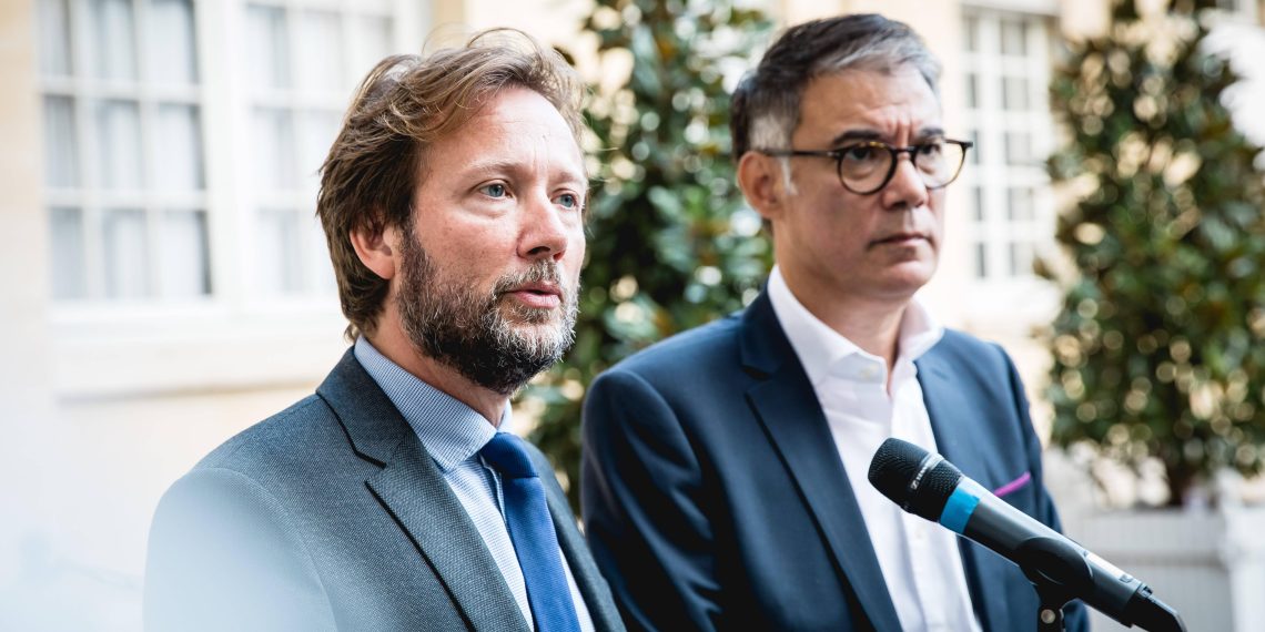 «C’est clairement une erreur» : le MoDem retire une affiche polémique assimilant le PS au RN et à LFI