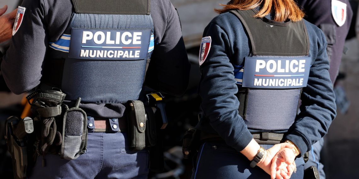 Paris : un Afghan récidiviste blesse plusieurs policiers devant un commissariat