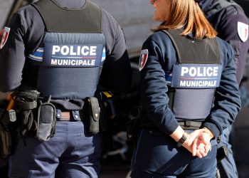 Paris : un Afghan récidiviste blesse plusieurs policiers devant un commissariat