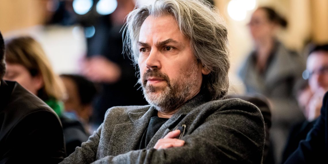 «Il se rapproche des poubelles de l’Histoire» : pour Aymeric Caron, écrire «Free Palestine» sur le plateau-repas d’un Juif n’est pas antisémite