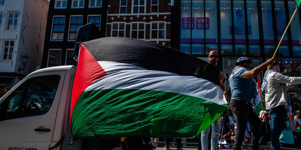 Amsterdam : le monument national aux morts vandalisé par un activiste propalestinien