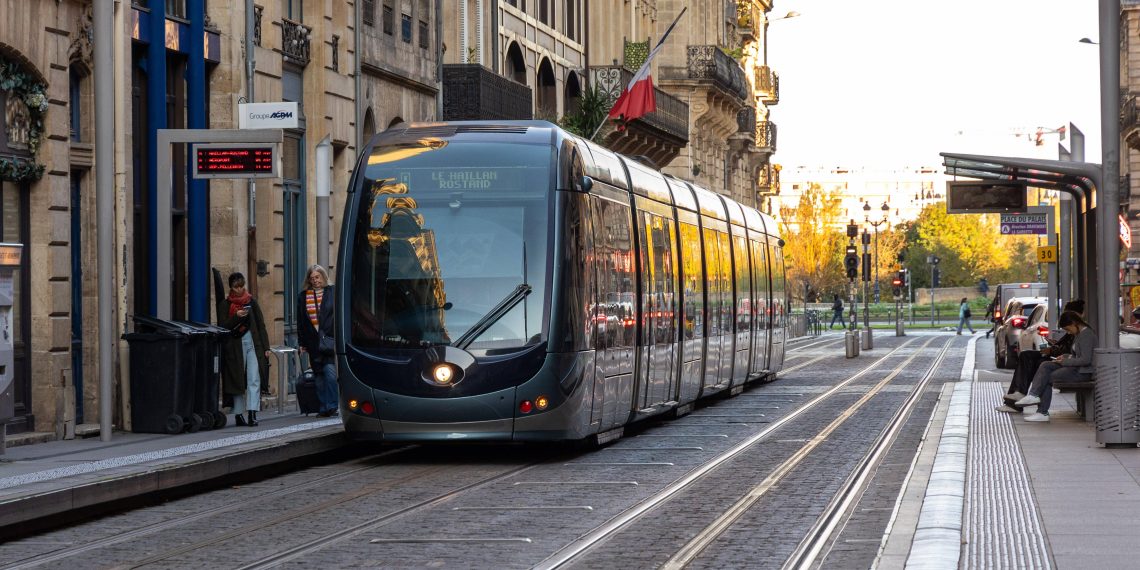 Bordeaux : un Algérien sous OQTF suspecté d’avoir agressé sexuellement une mineure dans le tramway