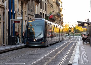Bordeaux : un Algérien sous OQTF suspecté d’avoir agressé sexuellement une mineure dans le tramway