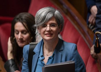 Bretagne : des agriculteurs organisent un barbecue géant contre la résidence secondaire de Sandrine Rousseau