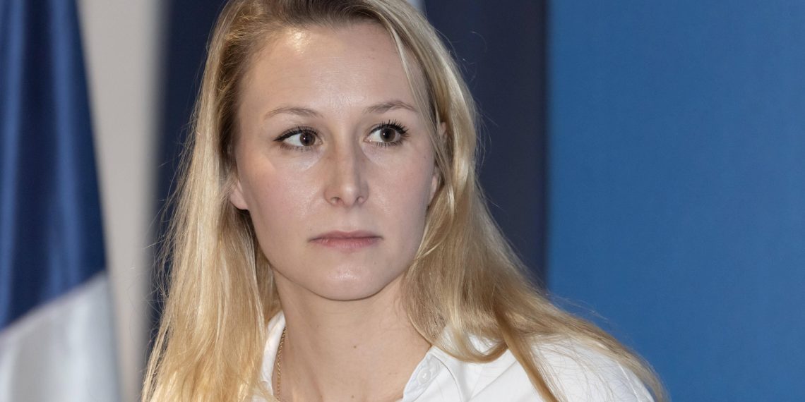 Accident de voiture de Marion Maréchal : la réaction d’un journaliste d’extrême gauche suscite l’indignation