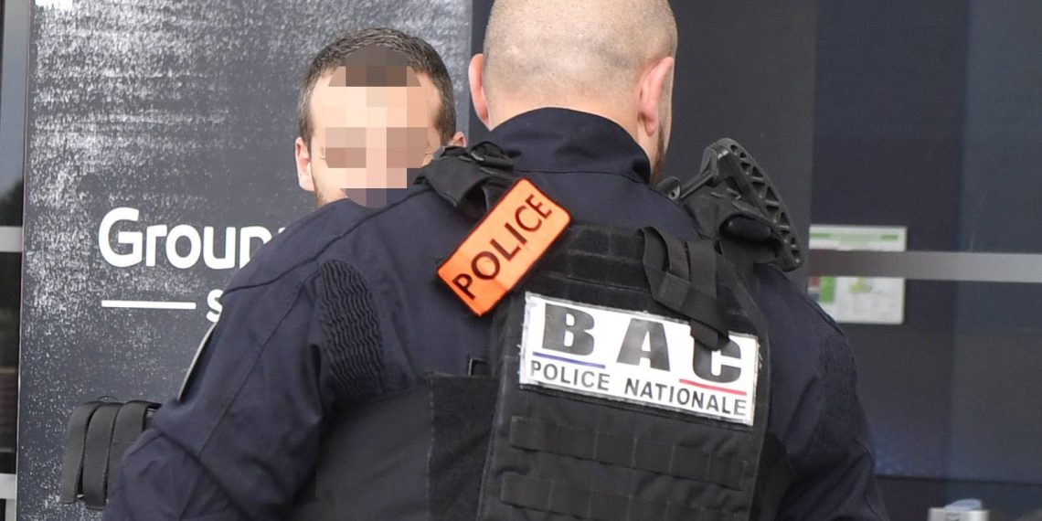 Paris : deux policiers de la BAC attaqués à l’arme blanche, deux individus dont un clandestin interpellés