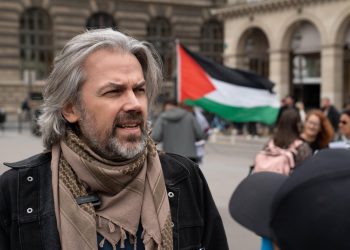 «Abou Aymeric al Versailly reprend le jihad contre Grok !» : Sophia Aram tacle la nouvelle obsession du député pour l’IA de Musk