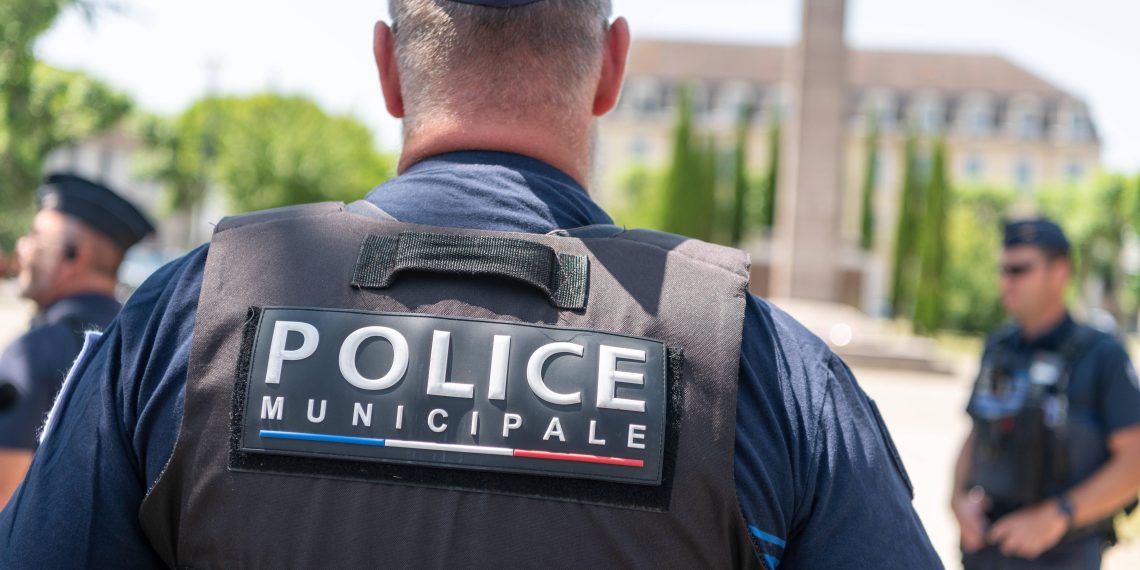 Mandelieu : une octogénaire agressée chez elle pour ses bijoux de luxe