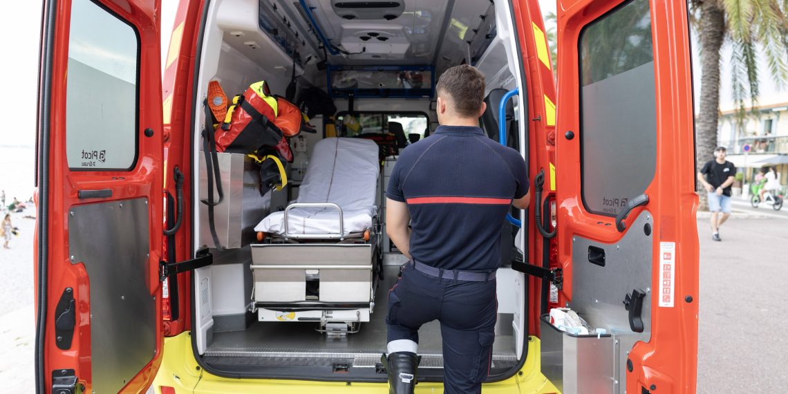 Nice : un homme armé d’un tournevis menace les pompiers venus le secourir