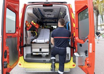 Nice : un homme armé d’un tournevis menace les pompiers venus le secourir