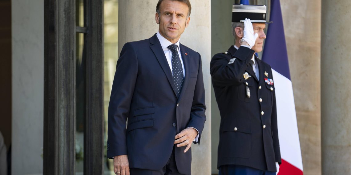 Crise avec l’Algérie : Macron exige du gouvernement « une approche de plus grande fermeté »